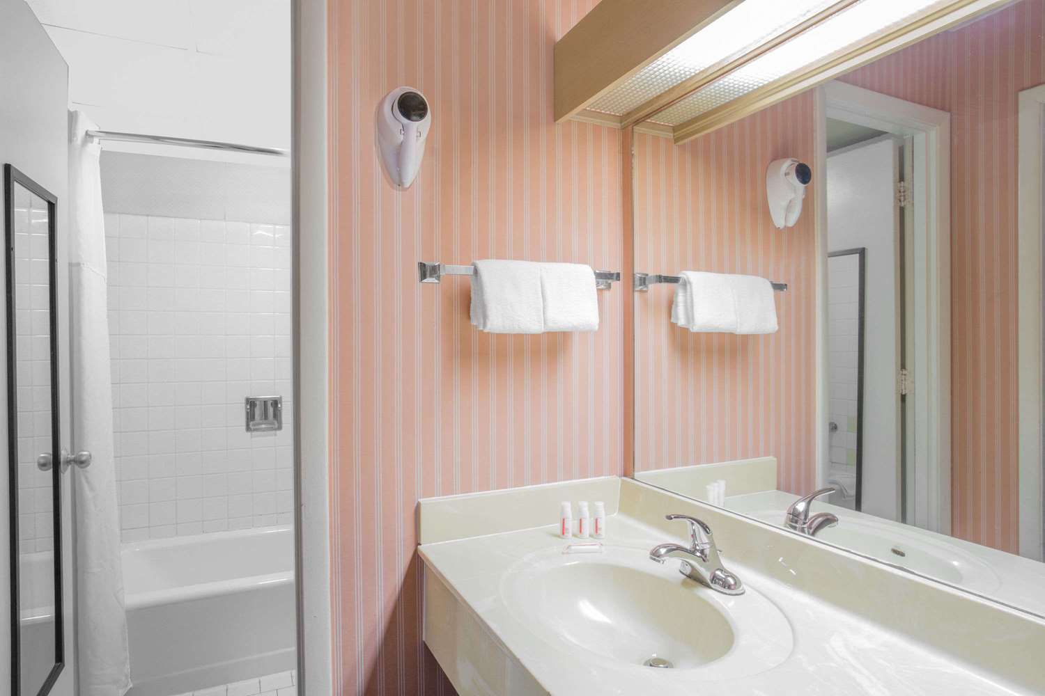 Days Inn By Wyndham Florence Downtown المظهر الخارجي الصورة